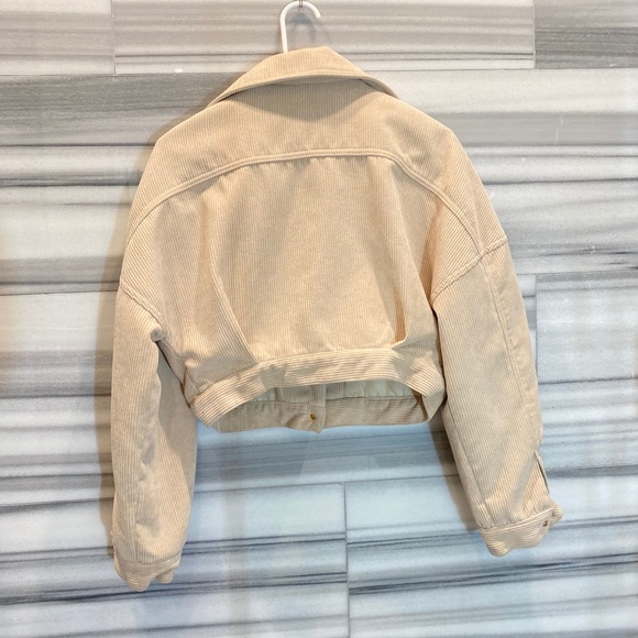 Pretty Little Thing cropped corduroy jacket - Picture 3 of 3